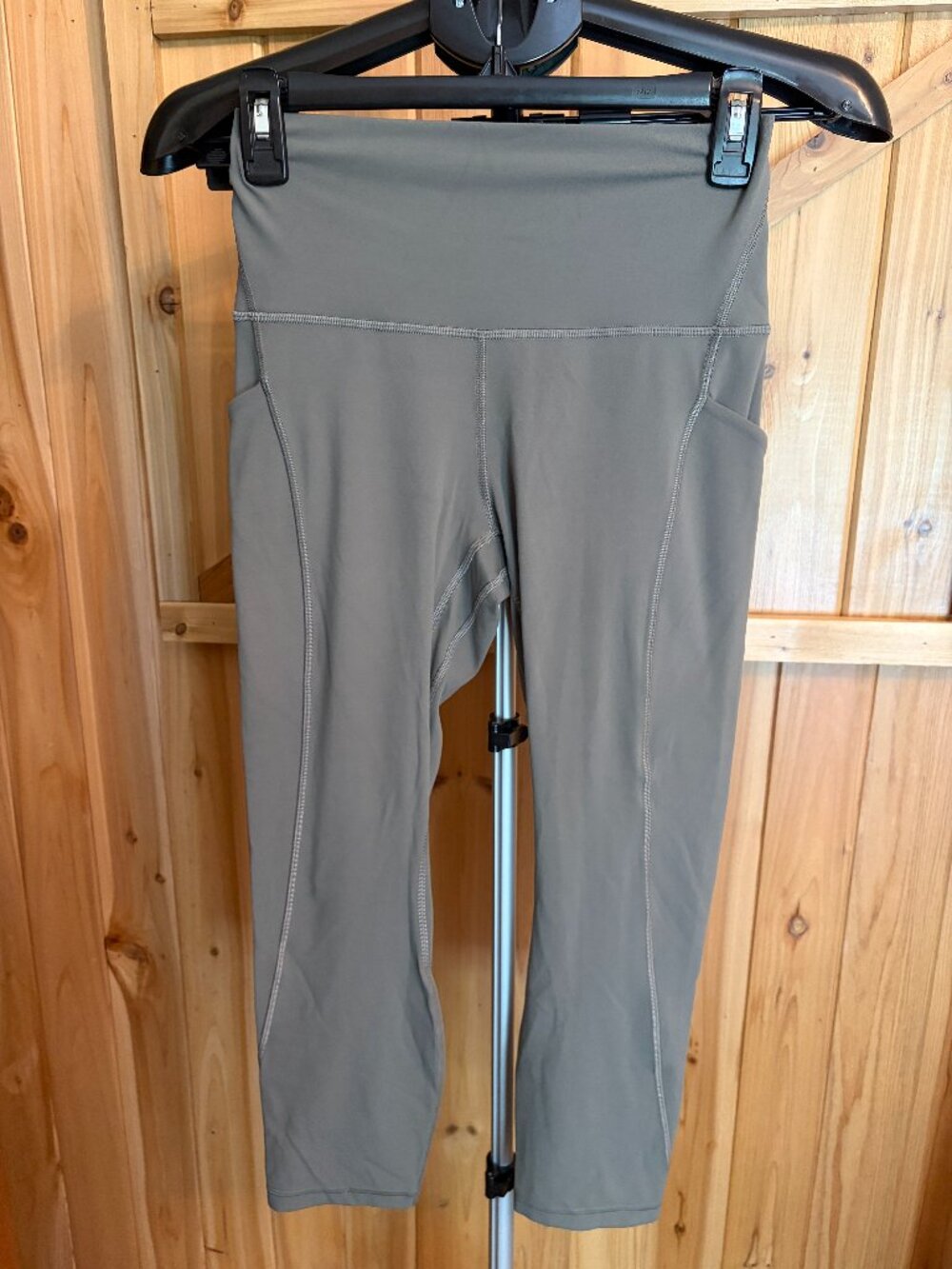Lululemon Align High Rise Crop 23" Pockets - Grey Sage - Size 6 Style LW6BKKS